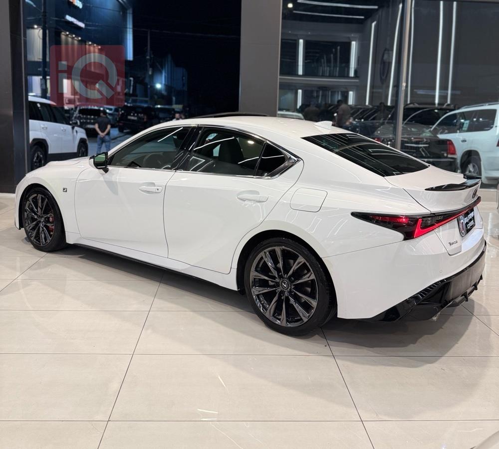 https://cdn.iqcars.io050ccbba-512f-4f3d-92b4-b724f9ea63f9_4.jpg